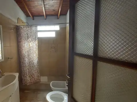 Casa 3 ambientes con 1 baño