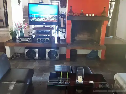 Casa en Venta con 2 cocheras