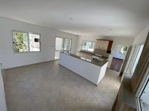 Casa en Alquiler con 1 cochera