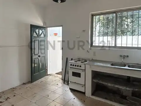 PROPIEDAD, PH CON ENTRADA INDEPENDIENTE CADA UNO Y SUBDIVIDIDOS