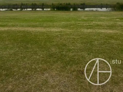 Lote en venta con amarra en barrio el Naudir Escobar