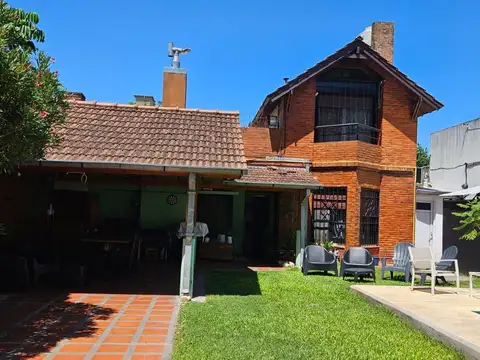 Chalet en alquiler c/ cochera en Muñiz