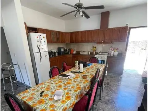 Casa 4 ambientes con 1 baño