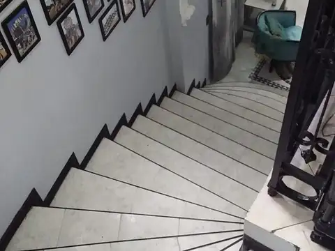 EXCELENTE UBICACION, CASA CON LOCAL.