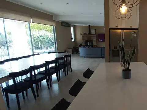 Casa 4 ambientes con 3 baños