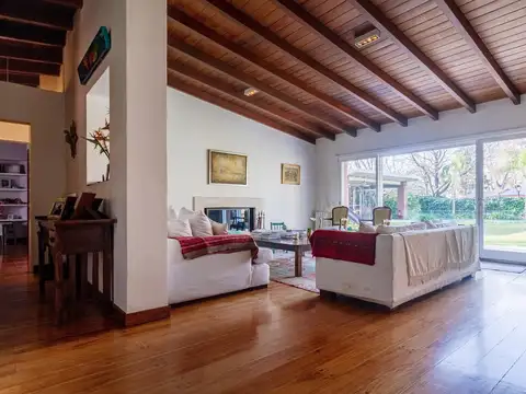 Casa en Venta con 4 cocheras