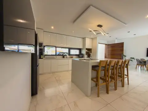 Casa en Venta en Los Hornos, USD 335.000