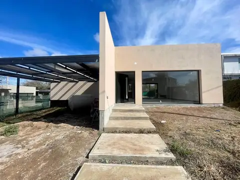 Casa en Venta en Villa Catalina, USD 180.000