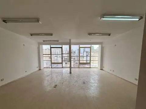 Oficina Moderna con excelente ilumunación, cocina y baño privado, Monserrat.