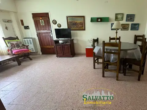 DEPARTAMENTO DE 3 AMBIENTES EN PLANTA BAJA SOBRE DIAGONAL VELEZ SARSFIELD!