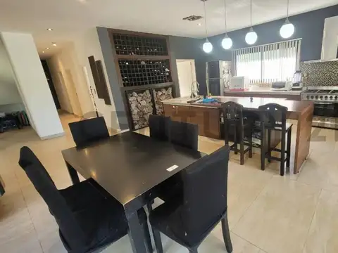 Casa 6 ambientes con 3 baños