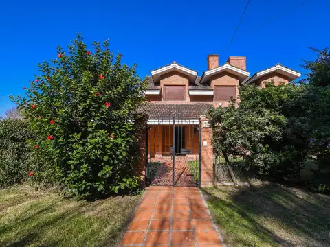 Casa 6 ambientes con 3 baños