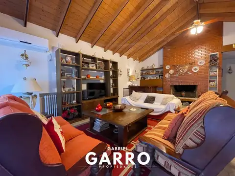 Casa 6 ambientes con 4 baños