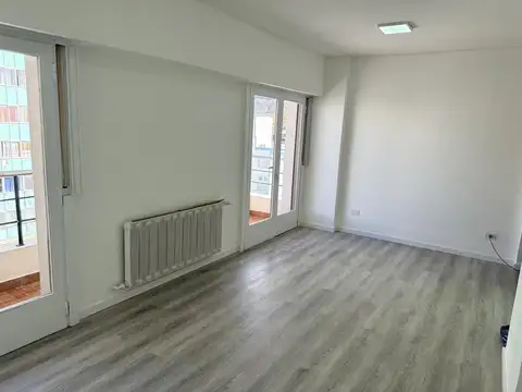 Impecable depto en VENTA de 2 dormitorios con balcón en Comodoro