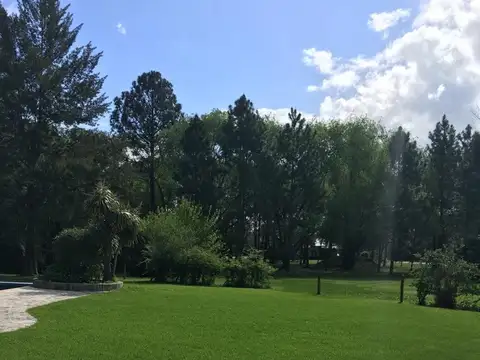 Casa a La Venta con Amplio Parque Arbolado