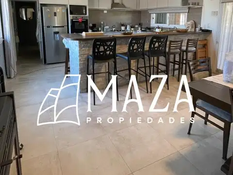 Casa 4 ambientes con 2 baños