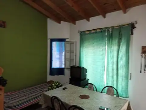 RETASADO - EN BLOCK LOCAL CON VIVIENDA + 3 DEPTOS - CENTRO