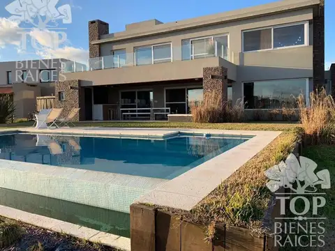 Casa en Alquiler en El Canton, USD 7.500