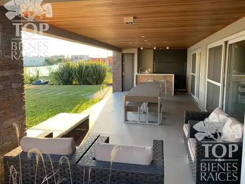 Casa en Alquiler en El Canton, USD 7.500