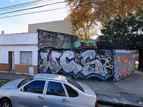 CASA DE 3  AMBIENTES -MAS  UN DEPARTAMENTO DE 2 MB. 1 CUADRA DE AV. ROLON 2 DE ESTACION BOUL.