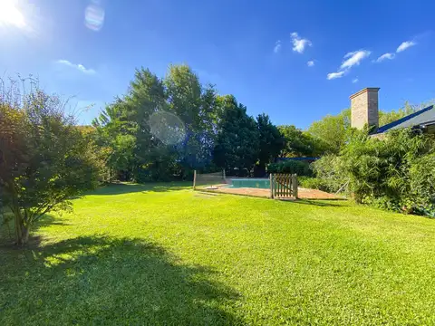 Casa 9 ambientes con 5 baños