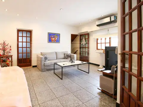 Vieytes al 300 entre Laprida y Alsina