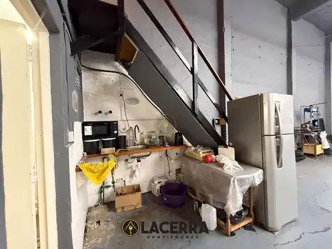 Galpon en Venta 33  mts Fondo