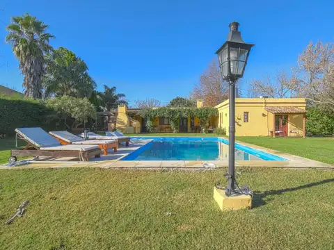 Vta casa 5 amb. B. Segundas Colinas c/pileta Pilar