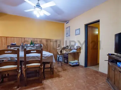 VENTA CASA 4 AMB. EN PALOMAR AV. ROSALES 2100