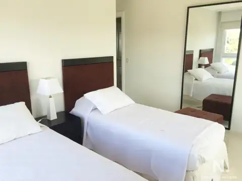 Departamento en Venta en Playa Mansa, USD 1.050.000