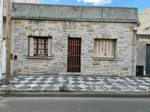 Casa - Venta - Argentina, Tres de Febrero - Belgrano  4400