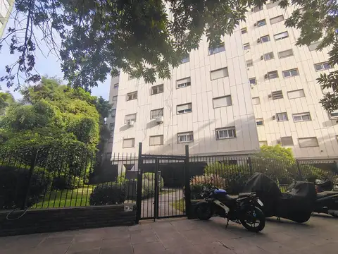 Av comodoro Martin Rivadavia  al 1800