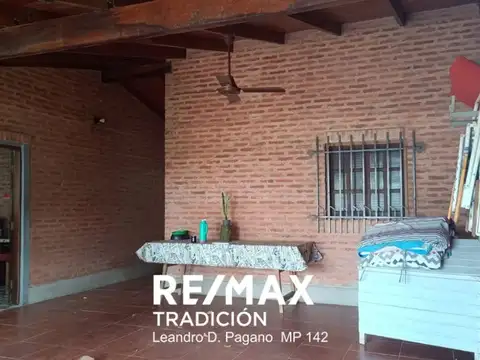Casa 5 ambientes con 2 baños