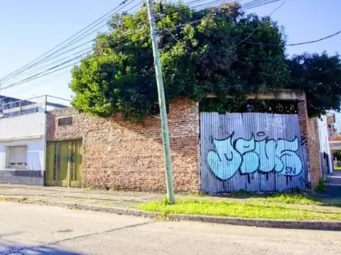 Casa en esquina a reciclar V. Adelina Oportunidad