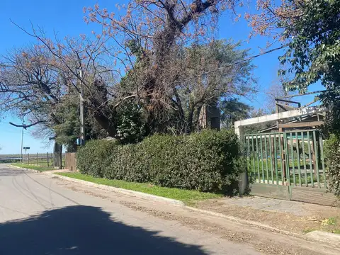 Casa en 2 Lotes Frente al Rio Paraná - San Lorenzo