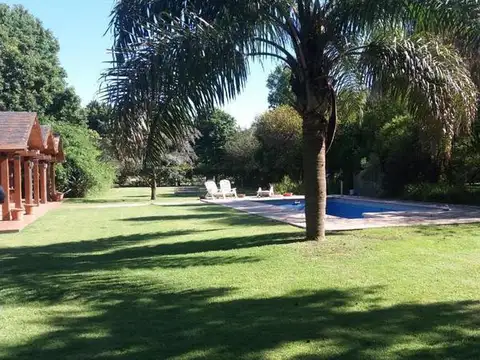 Importante casa con Jardín y Pileta