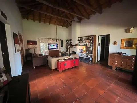 Casa 5 ambientes con 2 baños
