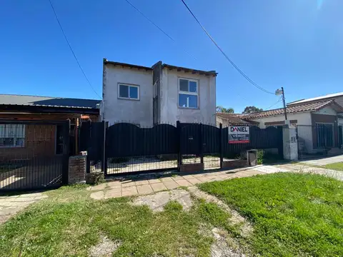 OPORTUNIDAD ITUZAINGO NORTE CHALET AL FRENTE A TERMINAR  