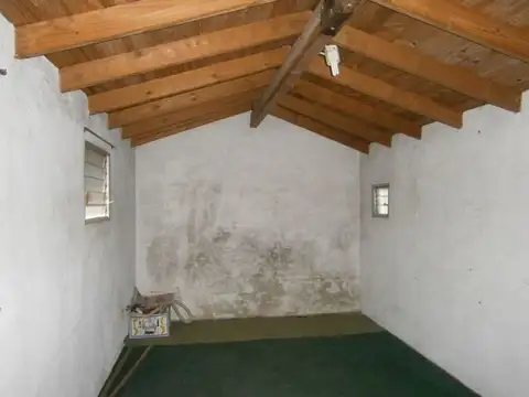 Casa 6 ambientes con 2 baños