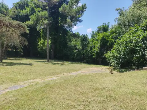 SE VENDE CASAQUINTA SOBRE LOTE DE 3700M2 EN DIQUE LUJAN