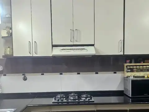 Casa en Alquiler con 2 cocheras