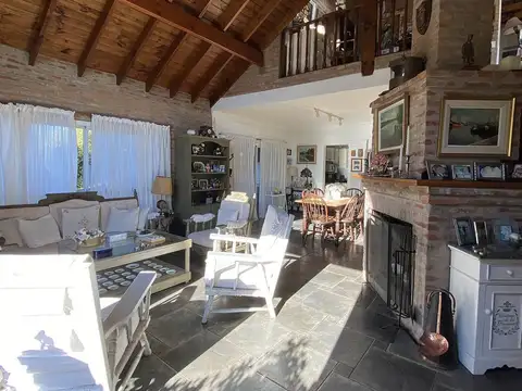 Casa 5 ambientes con 3 baños