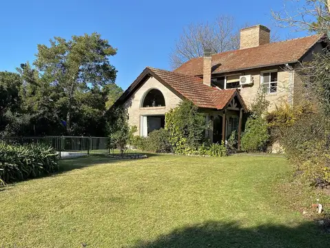 Casa 5 ambientes con piscina en lote de 1040 m2, en Los Cardales Country Club