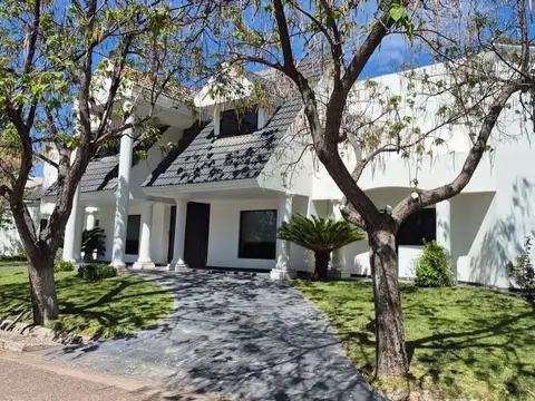 Casa en Venta en Chacras de Coria, USD 630.000