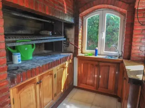 Casa en Alquiler con 3 cocheras