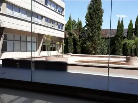 Oficina en Alquiler con 1 cochera