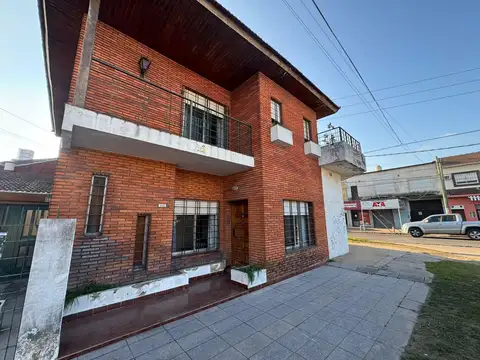 Casa de 2 Plantas + Local + Casa 2 Amb en Venta en José C. Paz