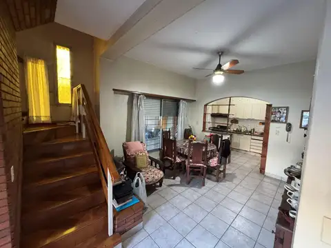 Casa 7 ambientes con 4 baños