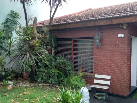 Excelente Casa Sobre Lote Propio de 5 ambientes en Villa Sarmiento - Zona Ward "Residencial"