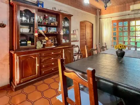 Casa 6 ambientes con 2 baños